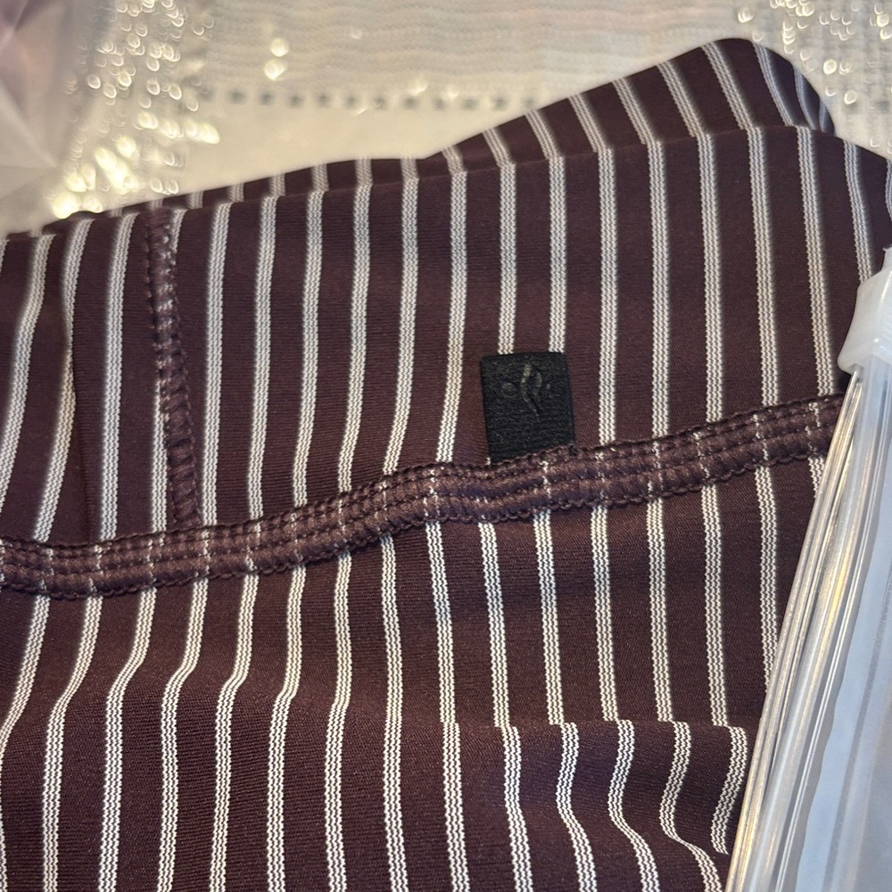 HALARA Women's Striped workout Bottoms - burgundy and white stripe.